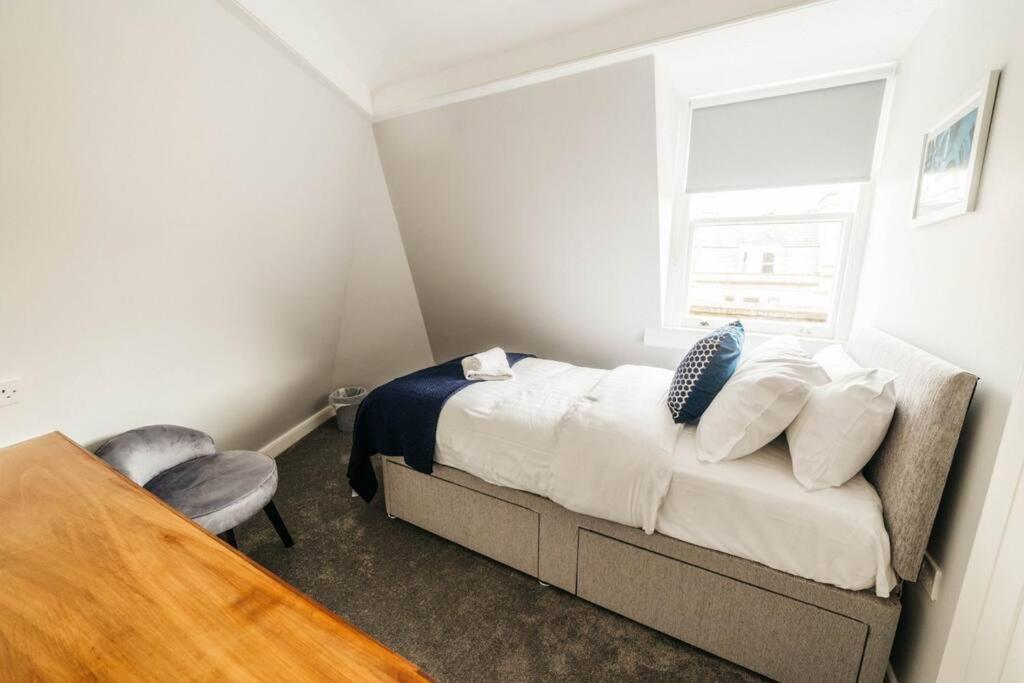 Central 4-Bed House, 10 Min Walk To Sights Bath Exterior foto